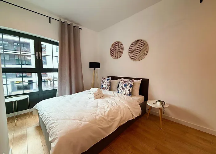 Mieszczanska Riverfront By Bookinghost * Breslavia